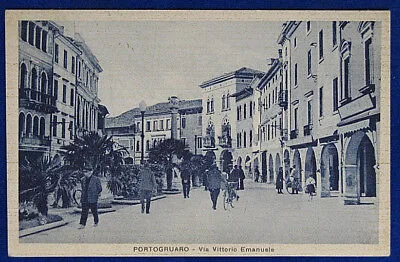 UN SALUTO DA PORTOGRUARO via Vittorio Emanuele animata viaggiata 1942 f/p #20667