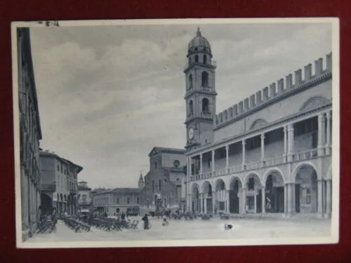 Faenza Piazza Vitt. Em. Palazzo del Podestà anni 30 viaggiata animata FG #12998