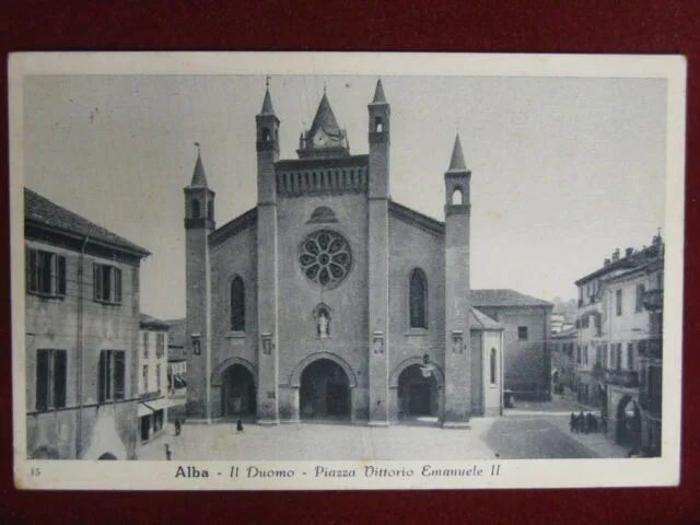 Alba Duomo e Piazza Vittorio Emanuele II anni 40/50, viaggiata, animata #12902