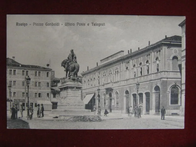 Rovigo Piazza Garibaldi Ufficio Postale anni 20/30, non viaggiata, animata #13196