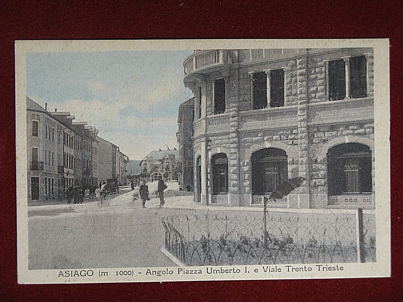 ASIAGO Angolo Piazza Umberto I e Viale Trento, viaggiata animata 1927 #2285