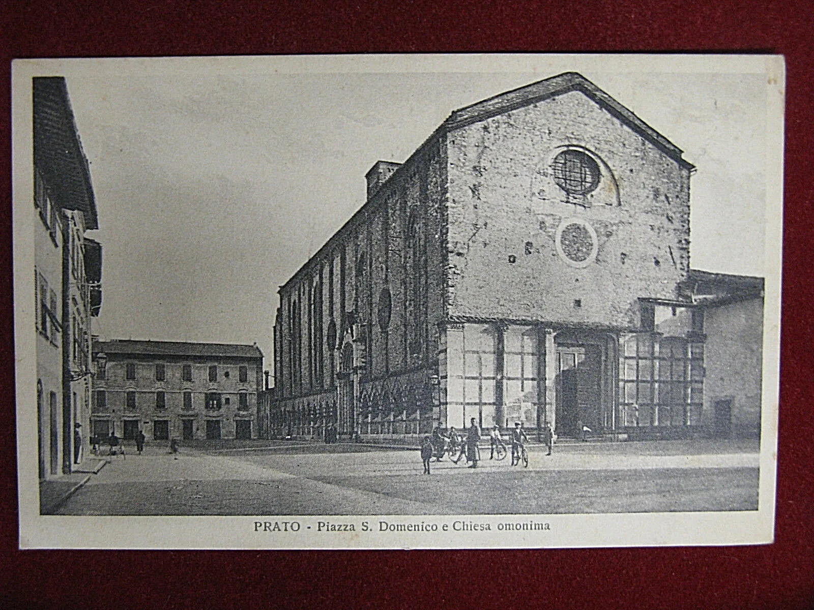 Prato Piazza S.Domenico e Chiesa  anni 20 non viaggiata #12705