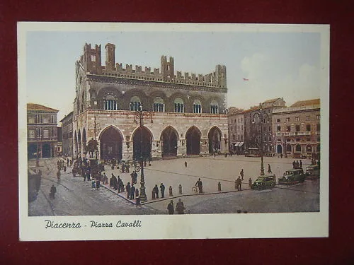 PIACENZA Piazza Cavalli animata FG no viaggiata anni 40 #7396