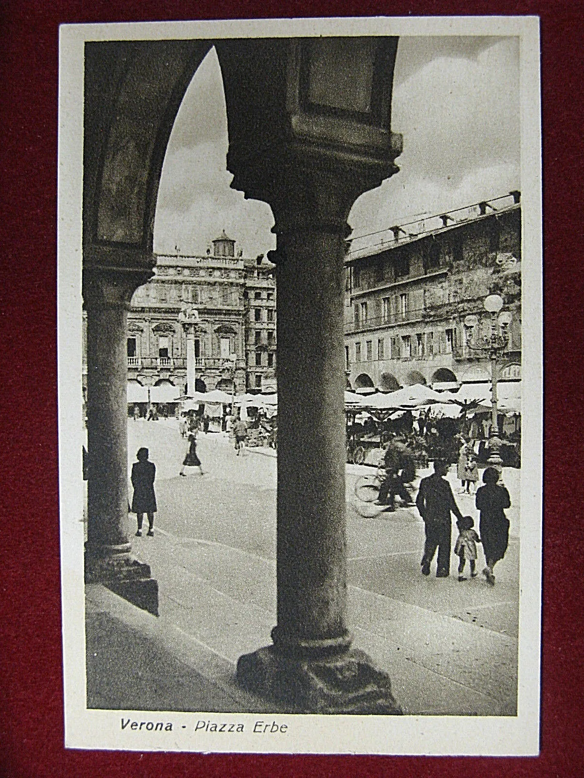 Verona Piazza delle Erbe e Mercato anni 10/20, non viaggiata #11815