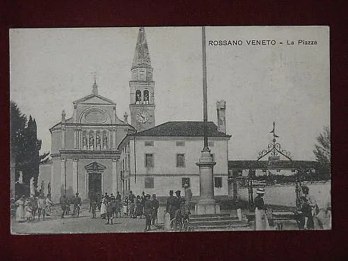 ROSSANO VENETO LA PIAZZA ANIMATA NON VIAGGIATA #7135