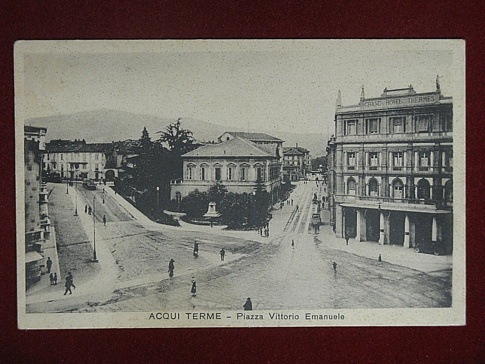 Acqui Terme Piazza Vittorio Emanuele anni 30 viaggiata animata #12214