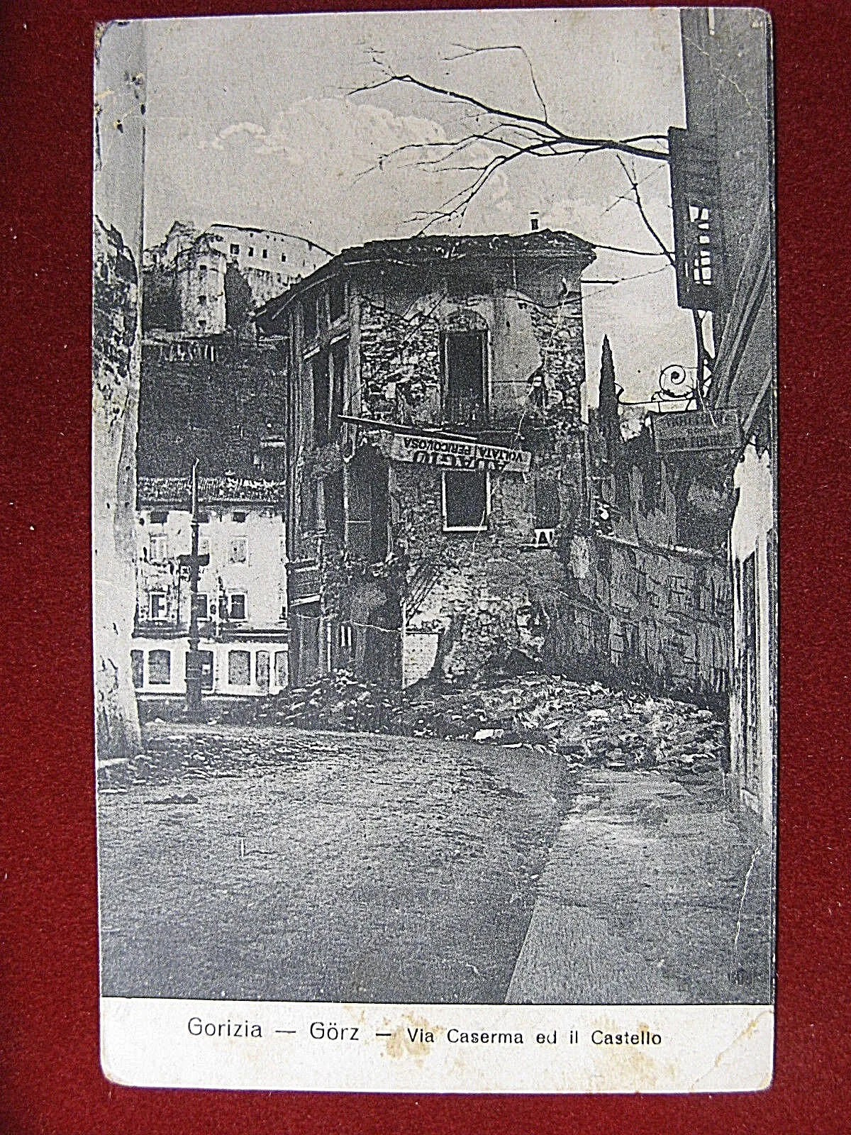 Gorizia Via Caserma e il Castello anni 10 viaggiata #12272