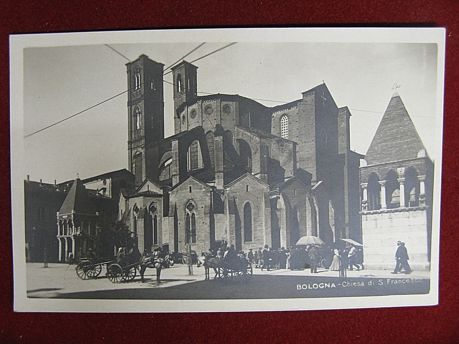 Bologna Chiesa di S. Francesco anni 30/40 non viaggiata animata carrozze #416