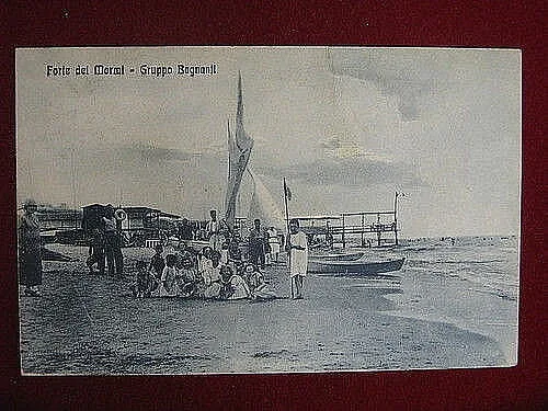 FORTE DEI MARMI Gruppo Bagnanti viaggiata, anni 20 #10663